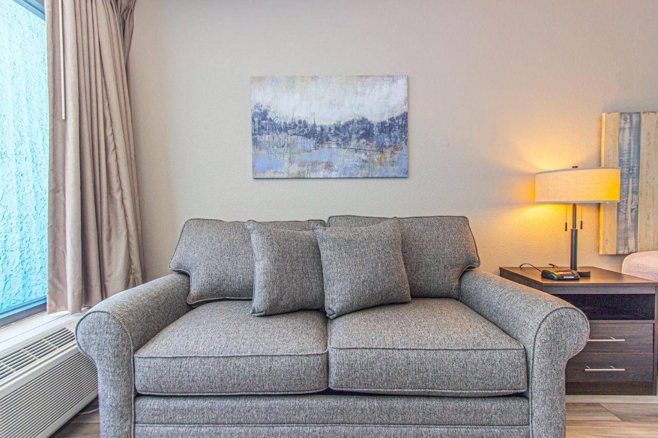 Landmark Resort King Suite Unit 710 Beautifully Updated Sleeps 4 Миртъл Бийч Стая снимка