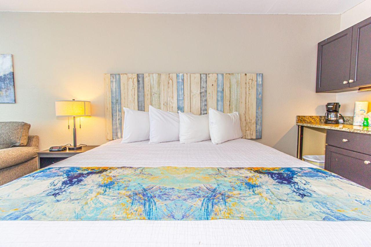 Landmark Resort King Suite Unit 710 Beautifully Updated Sleeps 4 Миртъл Бийч Стая снимка