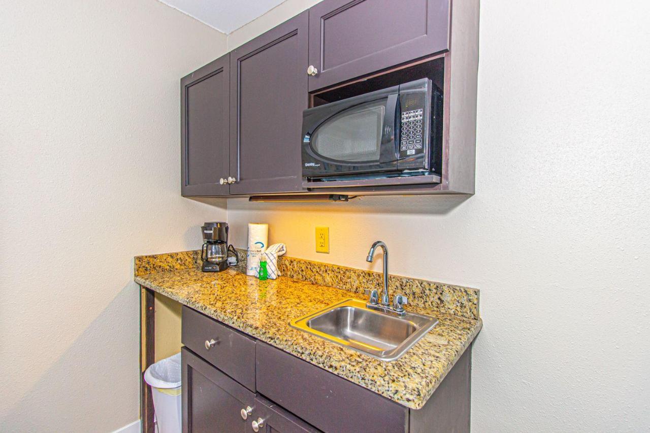 Landmark Resort King Suite Unit 710 Beautifully Updated Sleeps 4 Миртъл Бийч Екстериор снимка