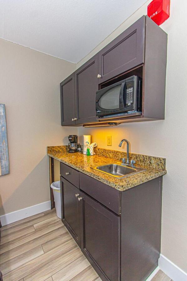 Landmark Resort King Suite Unit 710 Beautifully Updated Sleeps 4 Миртъл Бийч Екстериор снимка